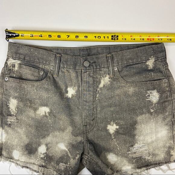 Levi’s 513 Cut Off Bleached Distressed Shorts - Picture 3 of 8